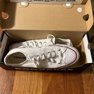 Women’s size 9.5 converse sneakers